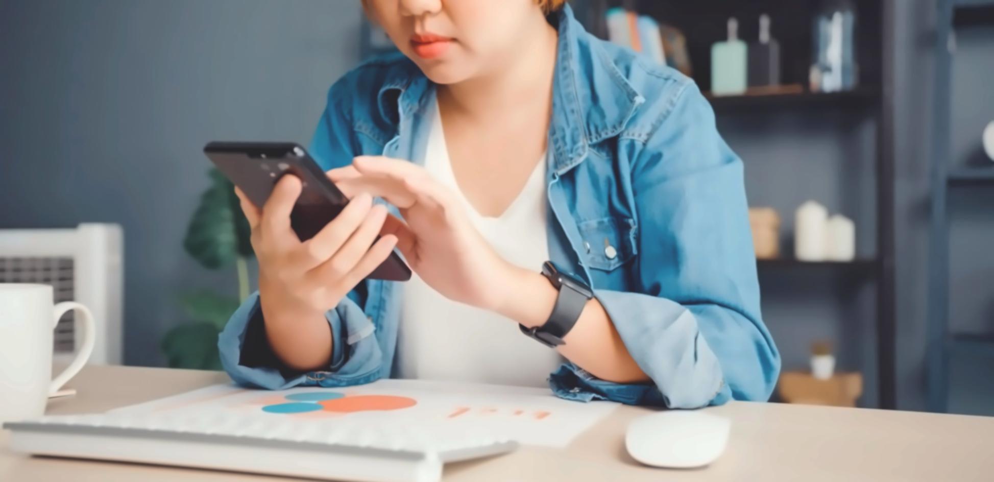 Moderne Büroumgebung mit digitalem Personalmanagement-System